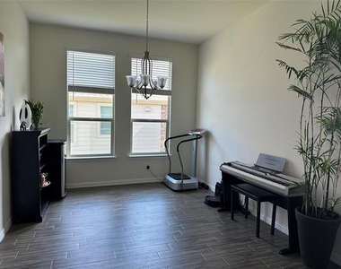 1313 Forest Haven Drive - Photo Thumbnail 13