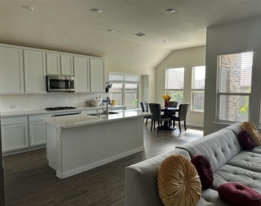 1313 Forest Haven Drive - Photo Thumbnail 15