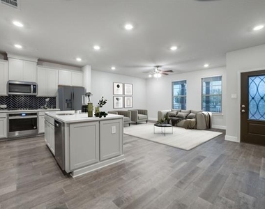 7833 Sunset Boulevard - Photo Thumbnail 2