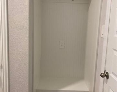 7833 Sunset Boulevard - Photo Thumbnail 26