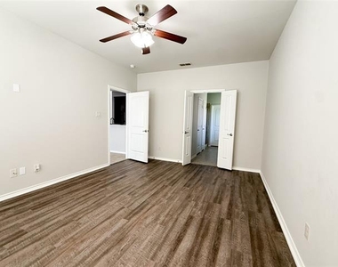 9505 Cypress Lake Drive - Photo Thumbnail 17
