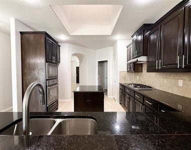 9505 Cypress Lake Drive - Photo Thumbnail 11