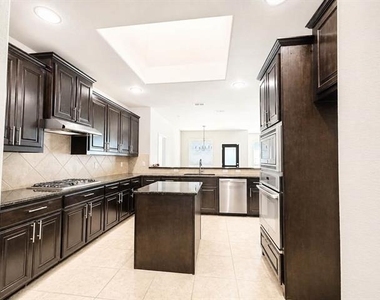 9505 Cypress Lake Drive - Photo Thumbnail 13