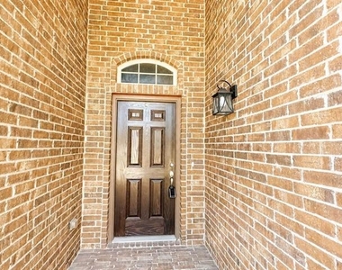 9505 Cypress Lake Drive - Photo Thumbnail 2