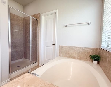 9505 Cypress Lake Drive - Photo Thumbnail 22