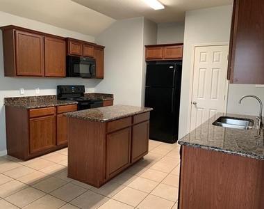 2100 Cypress Way - Photo Thumbnail 2