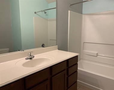 2100 Cypress Way - Photo Thumbnail 11