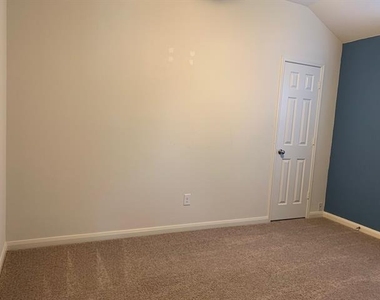 2100 Cypress Way - Photo Thumbnail 9