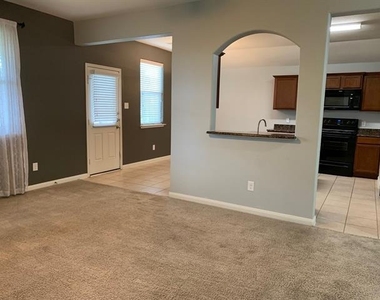 2100 Cypress Way - Photo Thumbnail 4