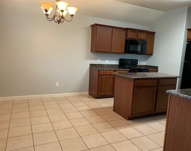 2100 Cypress Way - Photo Thumbnail 10