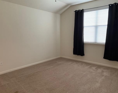 2100 Cypress Way - Photo Thumbnail 8