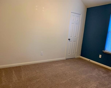 2100 Cypress Way - Photo Thumbnail 7
