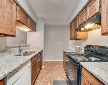 600 Grand Avenue - Photo Thumbnail 8