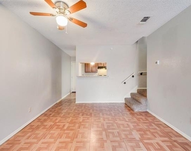 600 Grand Avenue - Photo Thumbnail 4