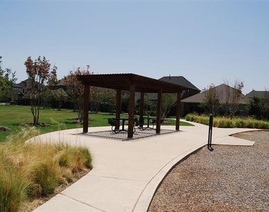 2133 Bonnell Street - Photo Thumbnail 25