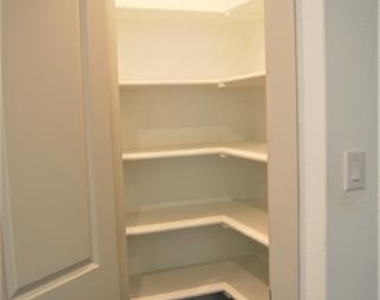 2133 Bonnell Street - Photo Thumbnail 7