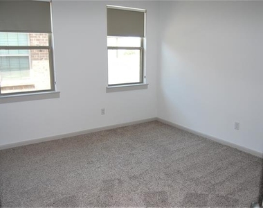 2133 Bonnell Street - Photo Thumbnail 19