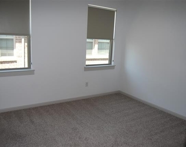 2133 Bonnell Street - Photo Thumbnail 20