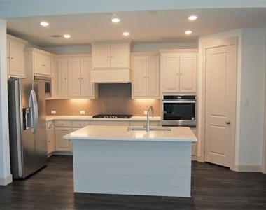 2133 Bonnell Street - Photo Thumbnail 5