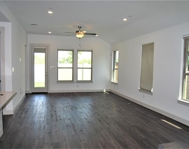 2133 Bonnell Street - Photo Thumbnail 2