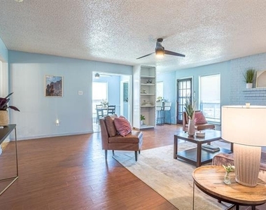 4444 Boston Drive - Photo Thumbnail 5