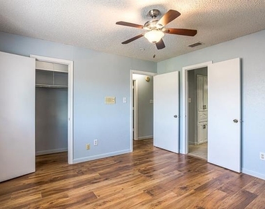 4444 Boston Drive - Photo Thumbnail 32