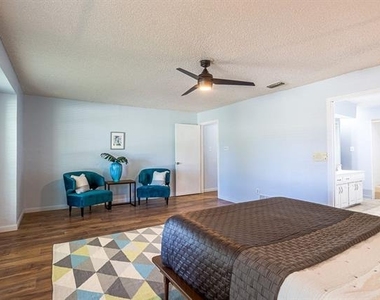 4444 Boston Drive - Photo Thumbnail 16