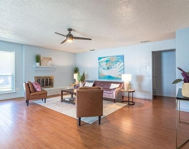 4444 Boston Drive - Photo Thumbnail 8