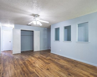 4444 Boston Drive - Photo Thumbnail 24