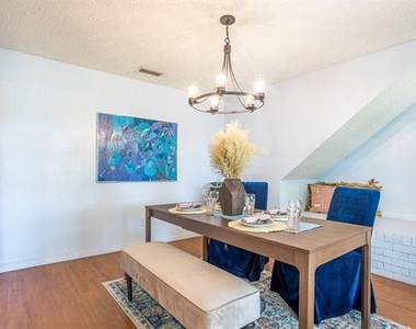 4444 Boston Drive - Photo Thumbnail 3
