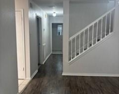 7916 Rice Drive - Photo Thumbnail 10