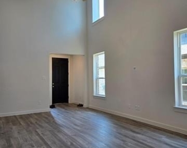 508 Weller Road - Photo Thumbnail 2