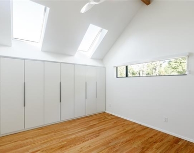 11644 Colmar Street - Photo Thumbnail 4