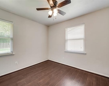 438 Daniel Street - Photo Thumbnail 10