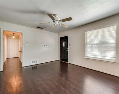 438 Daniel Street - Photo Thumbnail 3