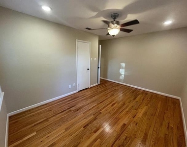 805 20th Street - Photo Thumbnail 6