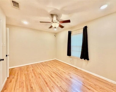 805 20th Street - Photo Thumbnail 15