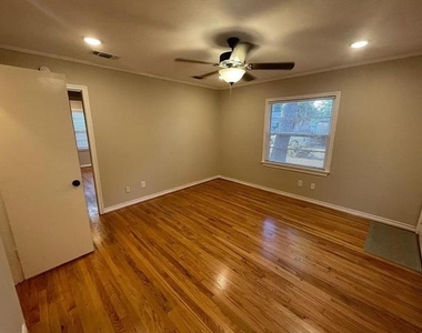 805 20th Street - Photo Thumbnail 2