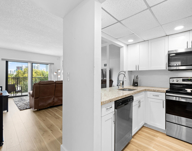 900 River Reach Drive - Photo Thumbnail 3