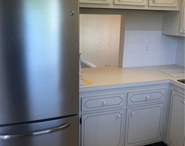 1005 Country Club Drive - Photo Thumbnail 2