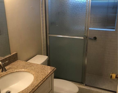1005 Country Club Drive - Photo Thumbnail 10
