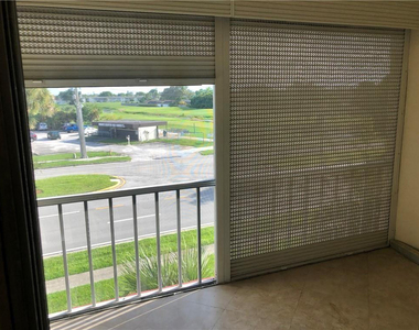 1005 Country Club Drive - Photo Thumbnail 5