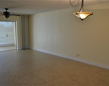 1005 Country Club Drive - Photo Thumbnail 3