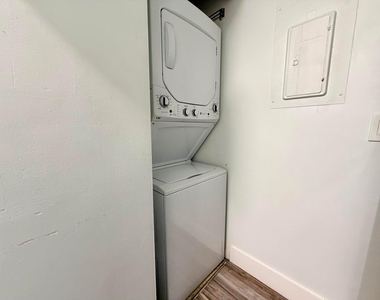 616 Sea Pine Way Way - Photo Thumbnail 3