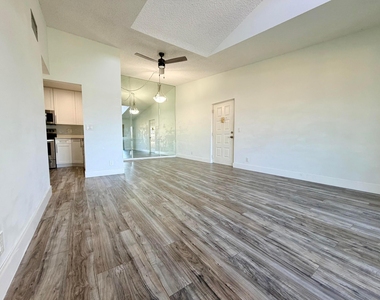 616 Sea Pine Way Way - Photo Thumbnail 4