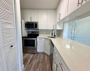 616 Sea Pine Way Way - Photo Thumbnail 2