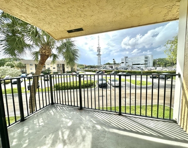 251 W Palm Cir W - Photo Thumbnail 7