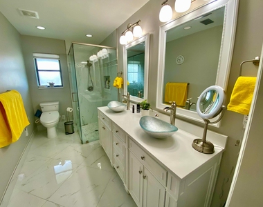 1127 E Seminole Avenue - Photo Thumbnail 9