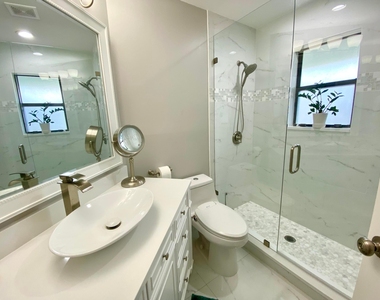 1127 E Seminole Avenue - Photo Thumbnail 12