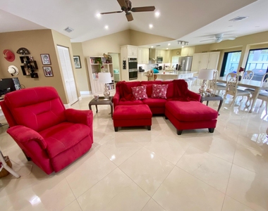 1127 E Seminole Avenue - Photo Thumbnail 4